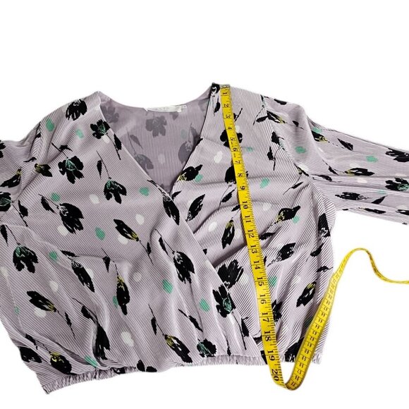 ASTR The Label Womens Pleated Plisse Surplice V-Neck Floral Blouse, Size XL - Picture 7 of 9